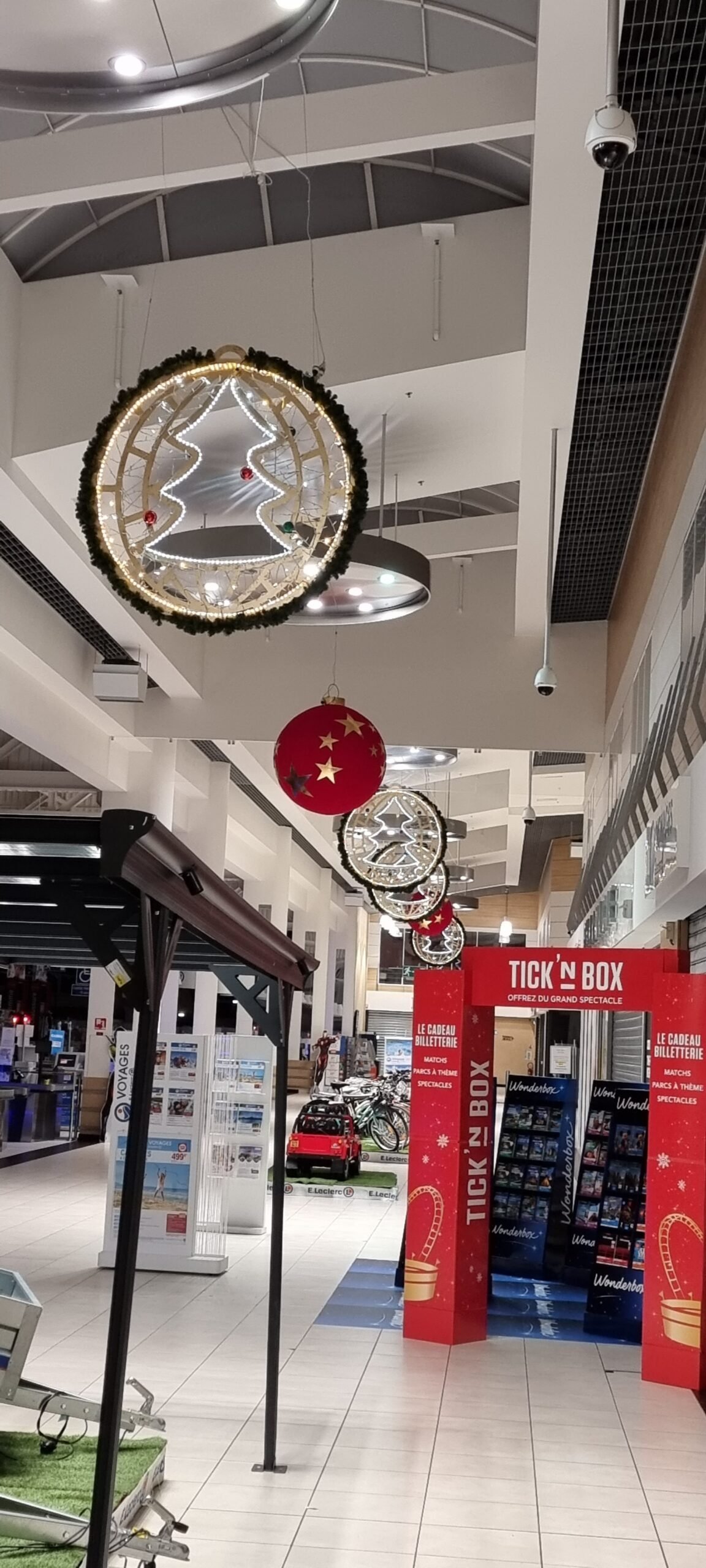 Décoration de Noël professionnelle - Centre E. Leclerc Hazebrouck