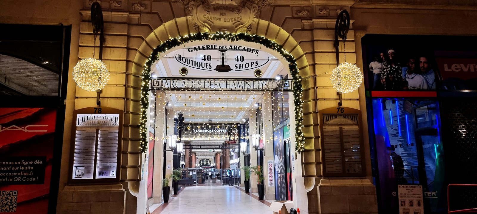 Décoration de Noël professionnelle - Galerie des Arcades Paris