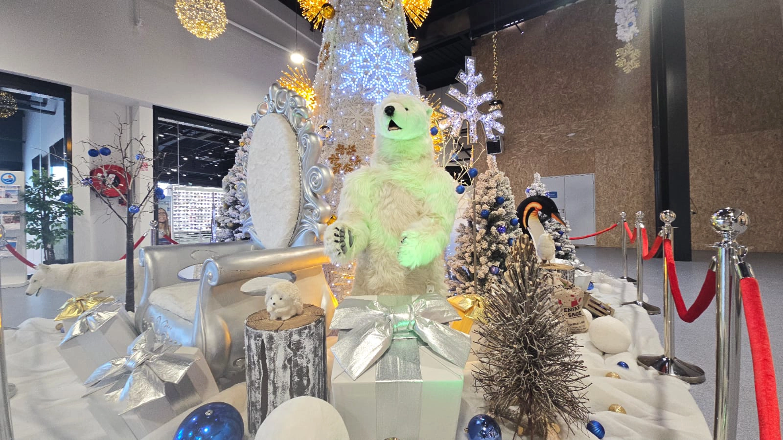 Décoration de Noël professionnelle - Centre E. Leclerc Noeux-les-mines