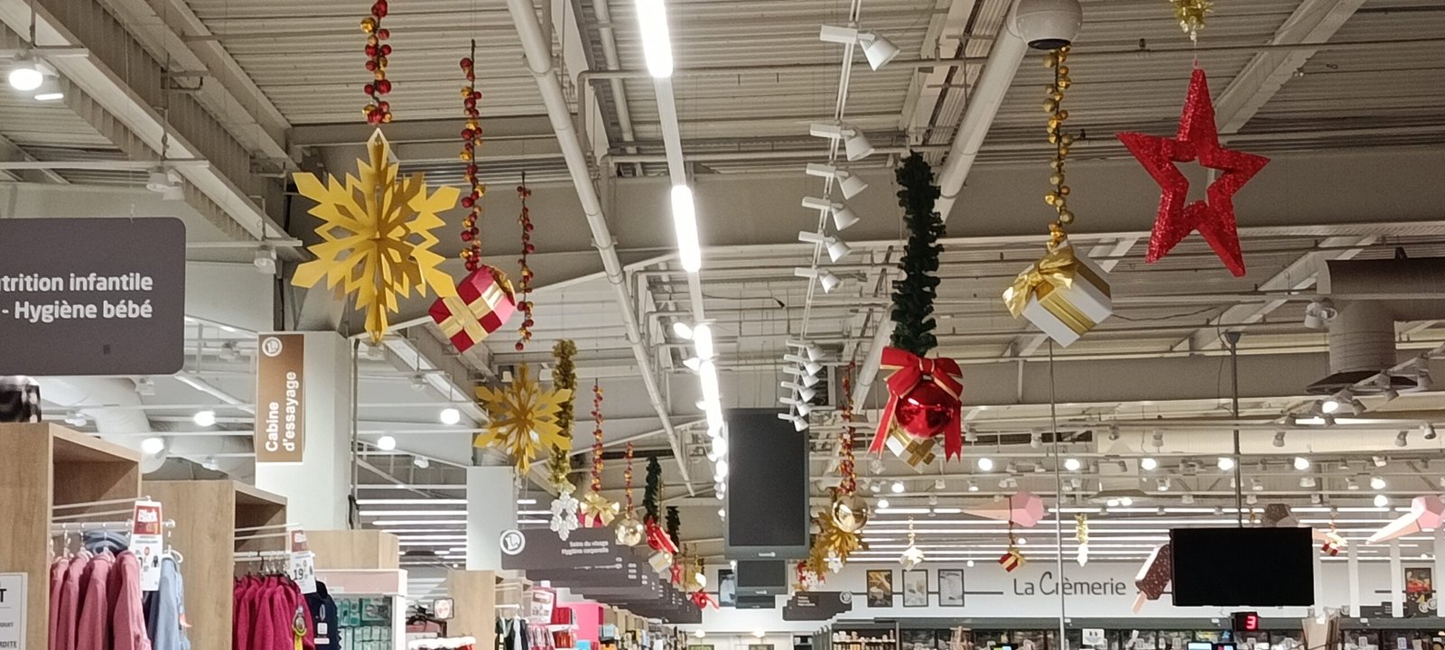 Décoration de Noël professionnelle - Centre commercial E. Leclerc Survilliers