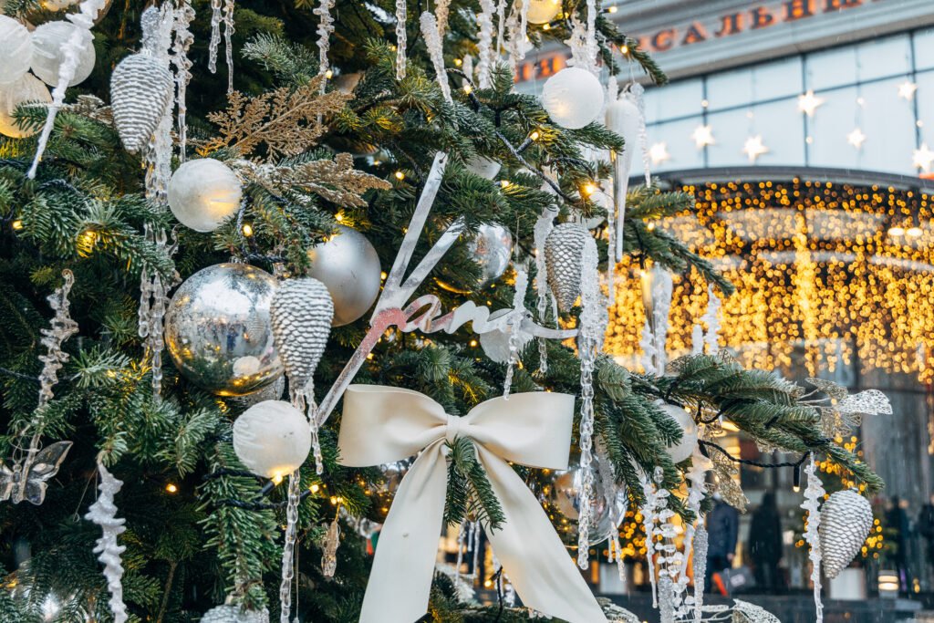 Sapin artificiel lumineux LED 6 mètres intégré 3000 LED blanc chaud basse consommation 150 watts économie énergie certification M1 anti-feu professionnel
